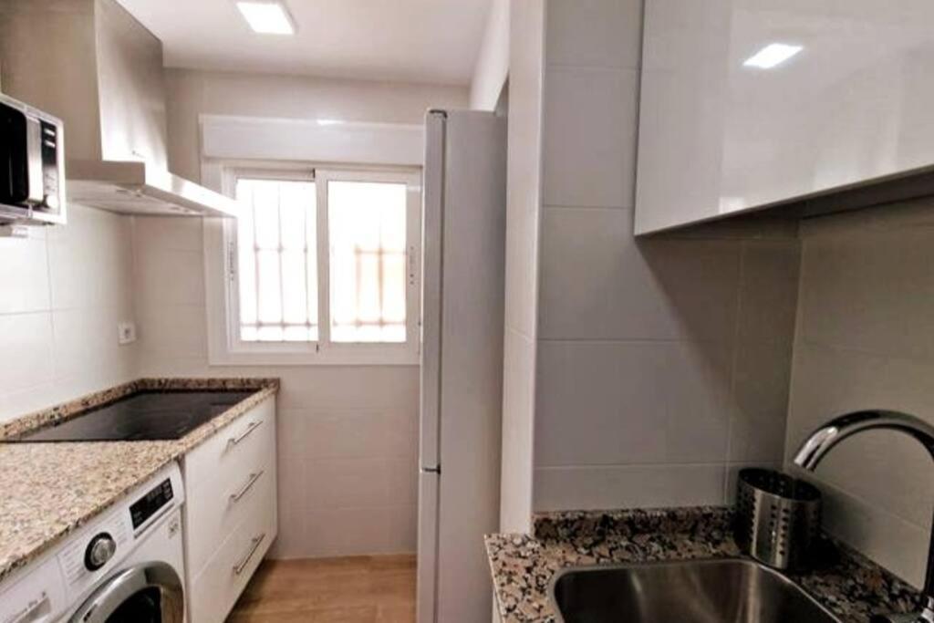 Moderno Apartamento Sevilla Zona Nervion. Wifi/Ac Luaran gambar