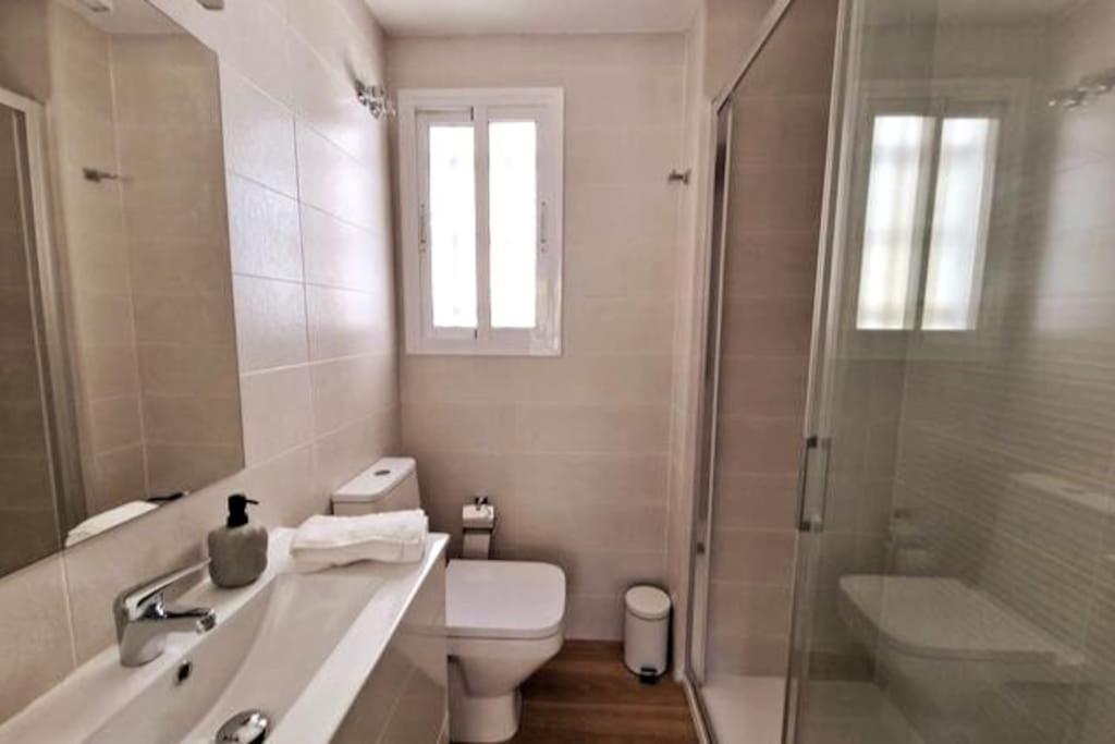Moderno Apartamento Sevilla Zona Nervion. Wifi/Ac Luaran gambar